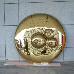Modern art golden phantom mirror sculpture