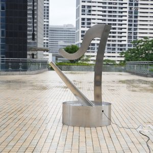 Modern stainless steel water organ sculpture: an artistic combination of sound and water